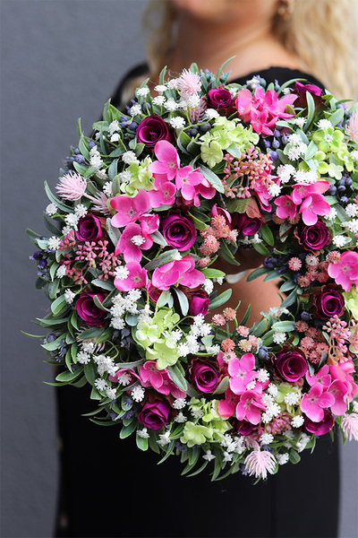 Ullina, różowy wianek z jagodami