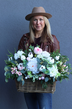 Białe Dynie, kompozycja jesienna w koszu, wym.38x62cm