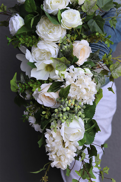 Selena Bielania, dekoracyjna girlanda kwiatowa