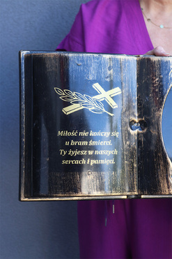 Bookstory Spring Premium, dekoracja nagrobna z tulipanami, wym.44x80x58cm