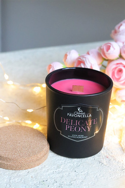 Delicate Peony, sojowo-kokosowa świeca zapachowa w szkle, czarna, 135g