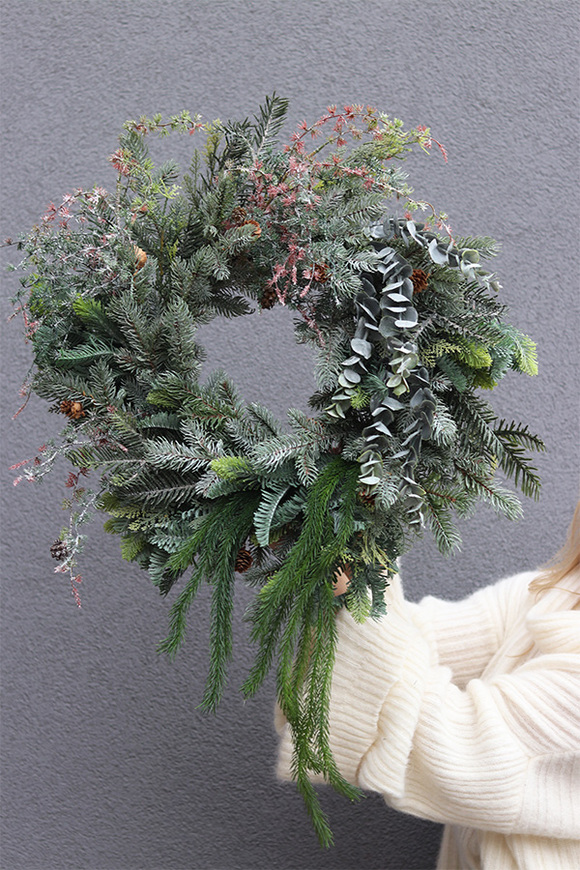 Green Winter, zimowy wianek z szyszkami