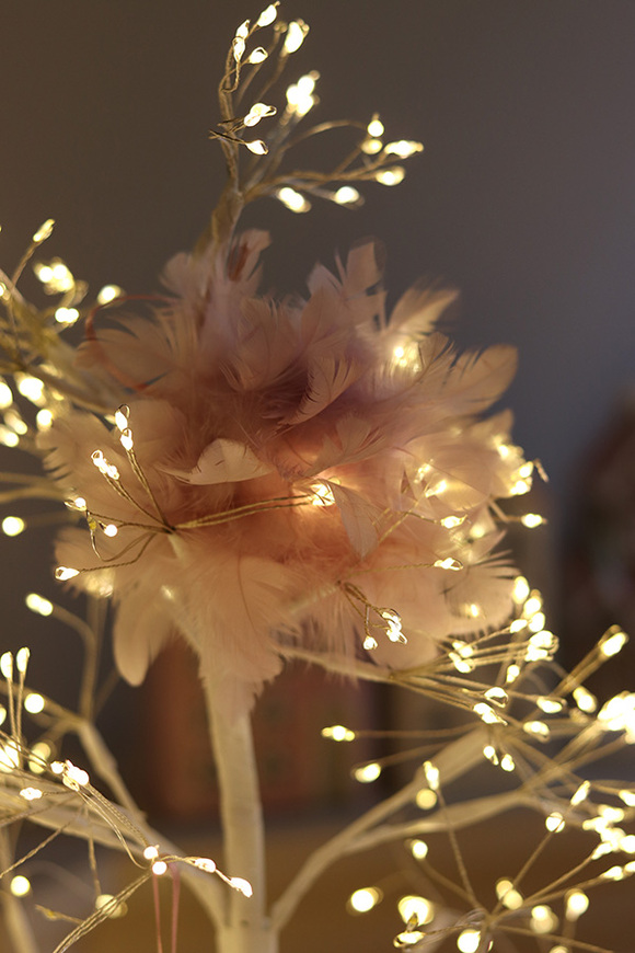 Pudrova Panna, różowa zawieszka świąteczna