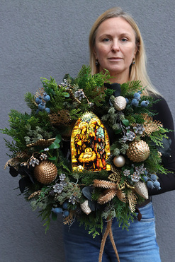 OD RĘKI W Szopce, świąteczny wianek na drzwi z Rodziną Świętą LED, śr.50cm 