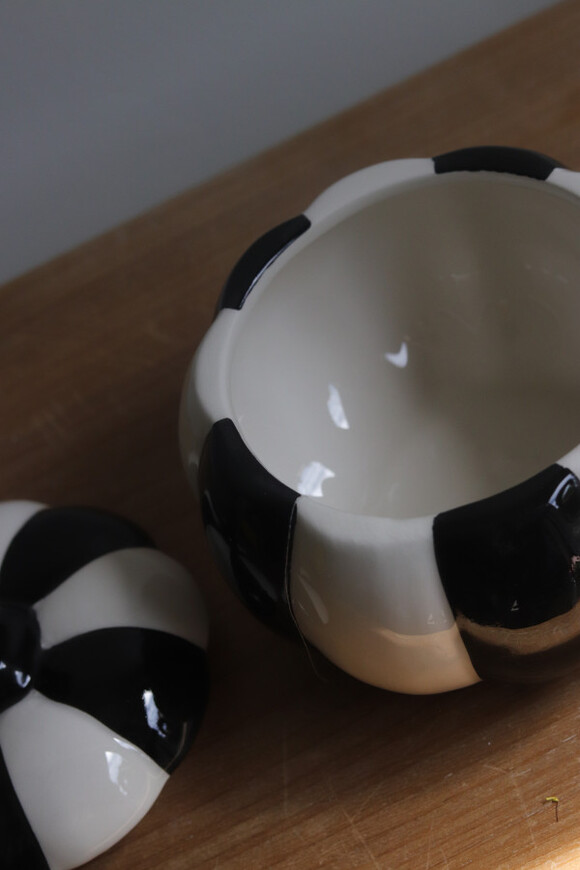 Wednesday Pumpkins, pojemnik ceramiczny dynia