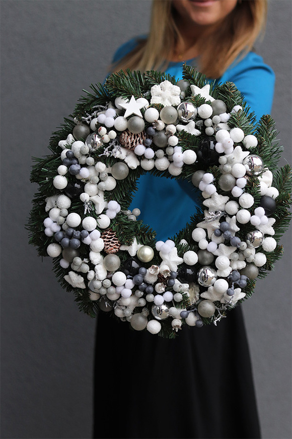 wianek zimowy z bombkami, Święta w Domu, śr.37cm
