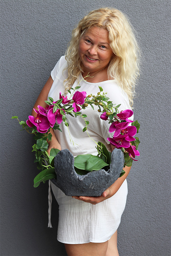 Fuksja Volcan, sztuczny storczyk w nieforemnej misie