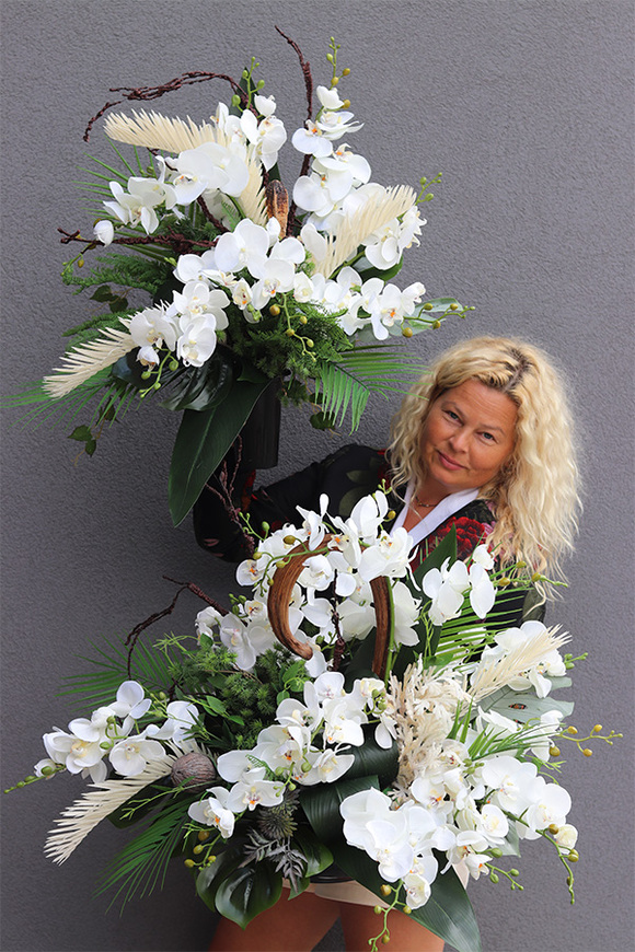 White Orchidera, bukiet nagrobny we wkładzie