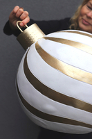 Winter Ball, figurka bombka ceramiczna 