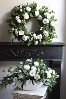 Biały Dworek, elegancka kompozycja kwiatowa