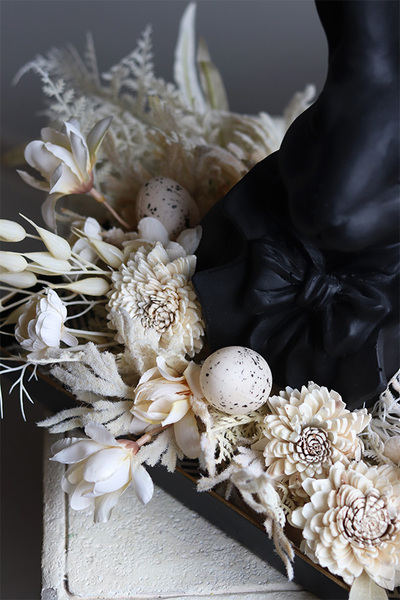 Black Easter Modern 2, stroik wielkanocny na tacy