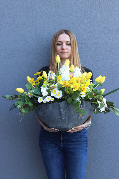 Amira Volcan Spring, kompozycja nagrobna w misie