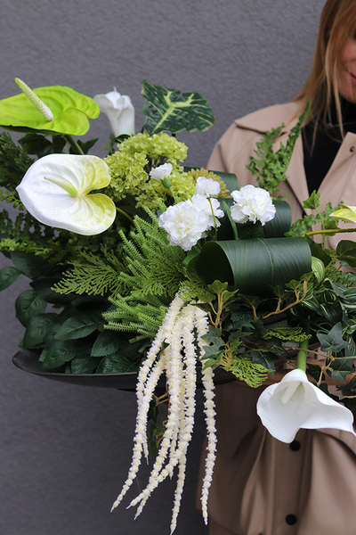 Montreal Elegantesa, nowoczesna kompozycja nagrobna w płaskiej misie