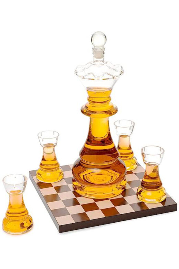 Chessmaster Queen, karafka i kieliszki szachy