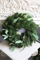 Naturalne Święta Lauric, realistyczny zimowy wianek iglasty