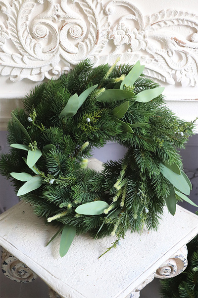 Naturalne Święta Lauric, realistyczny zimowy wianek iglasty