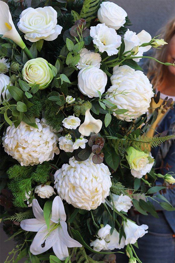 Lessuna, biała wiązanka nagrobna