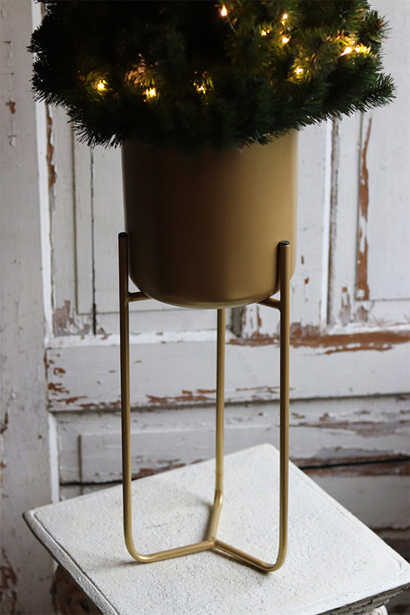 Konika Fera B, choinka sztuczna w donicy na stojaku