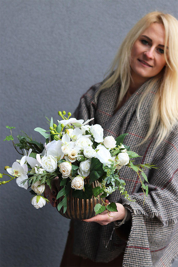 Elegance Hotel 2, biała kompozycja kwiatowa