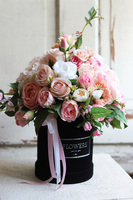 Heria Velvet, welurowy flowerbox z różowymi kwiatami, wys.38cm 