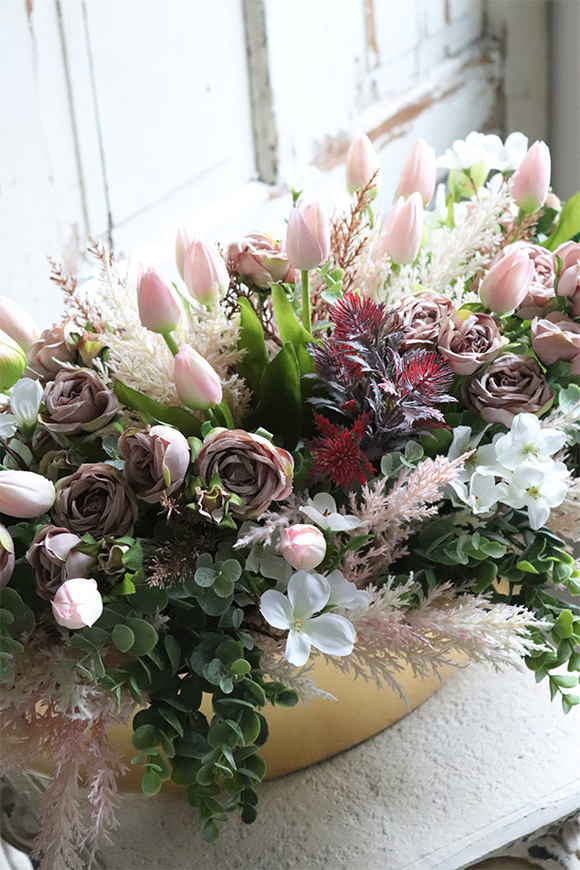 Beige & Gold Therina, kompozycja wielkanocna z różowymi tulipanami, wym.40x80cm 