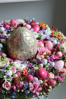 Różowa Elegancja, wielkanocny stroik w misie