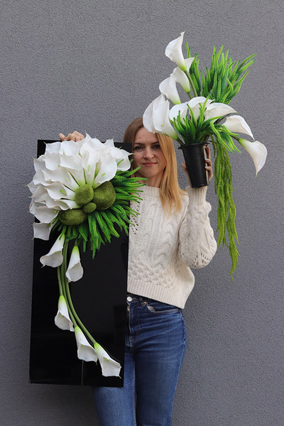 New Design Extra, nowoczesny bukiet nagrobny we wkładzie