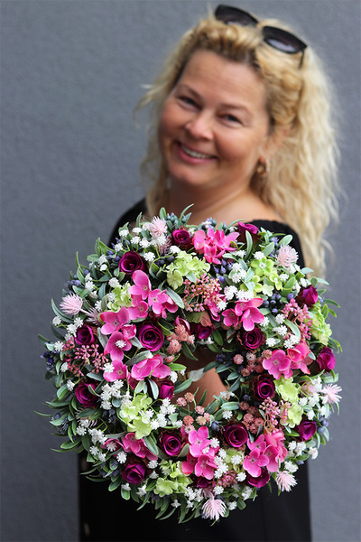 Ullina, różowy wianek z jagodami