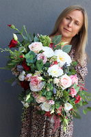 Klerina Laos, kompozycja nagrobna w srebrnej misie