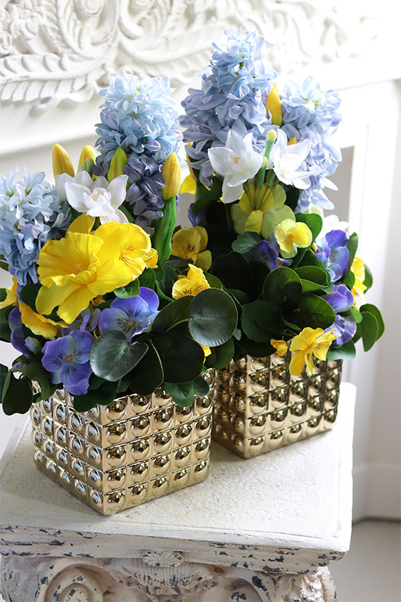 Wiosna w Pełni Gold, kompozycja kwiatowa w naczyniu