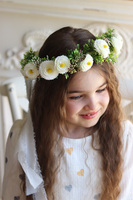 wianek komunijny ze stokrotek