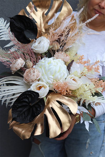 Premium Delight 2, nowoczesny bukiet nagrobny we wkładzie