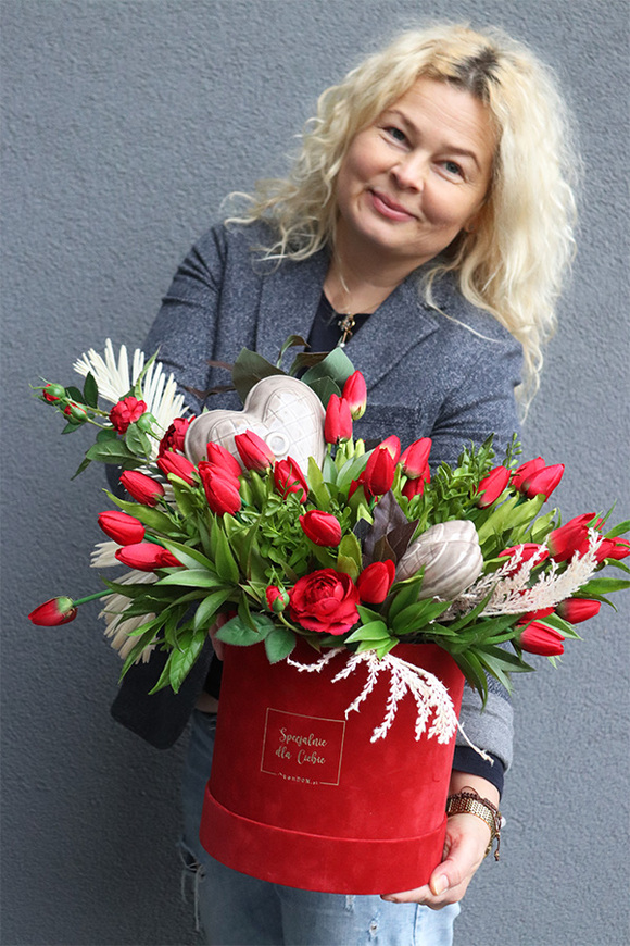 Red Spring Big, walentynkowy flowerbox z tulipanami