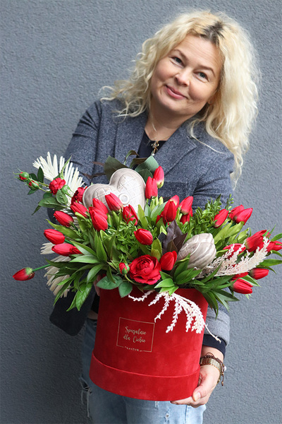 Red Spring Big, walentynkowy flowerbox z tulipanami