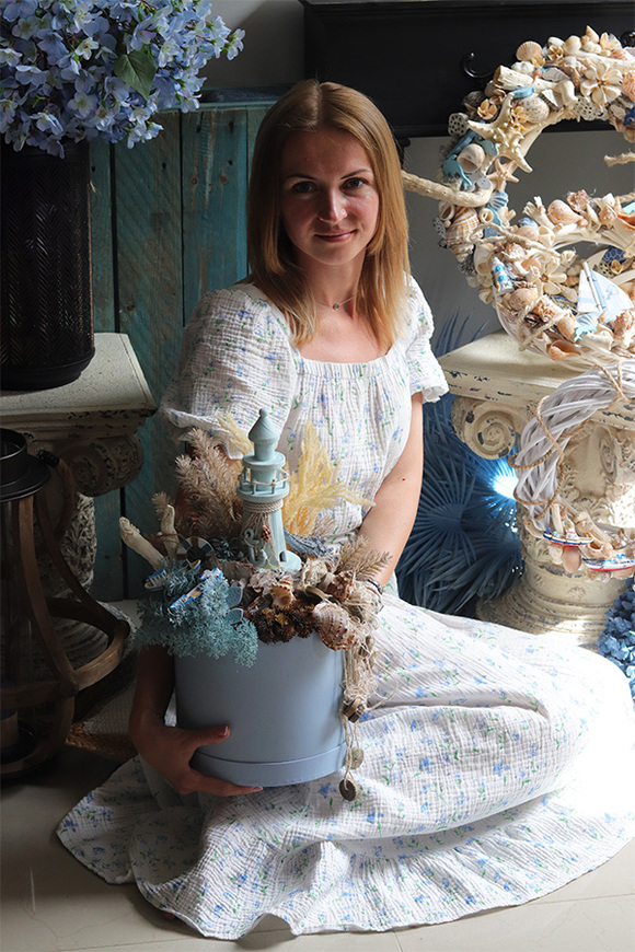 Morskie Opowieści, flowerbox marynistyczny z latarnią morską