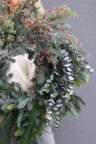 Green Winter, zimowy wianek z szyszkami