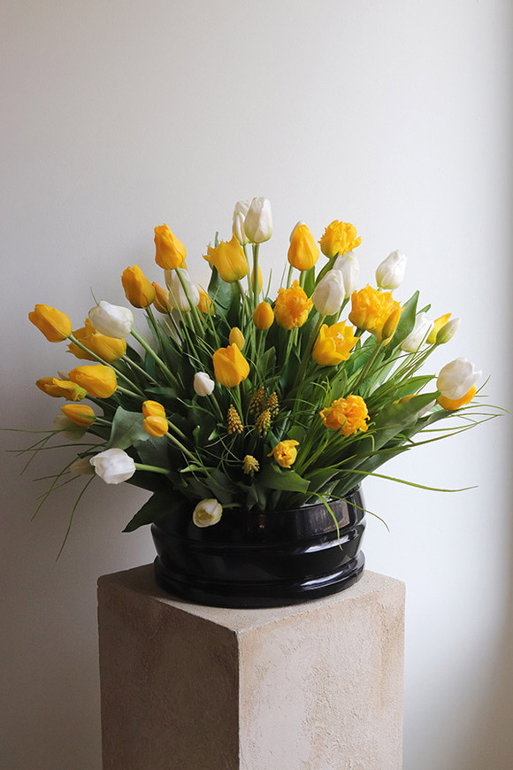 Tulipanowy Sen Spring, dekoracja nagrobna z tulipanami