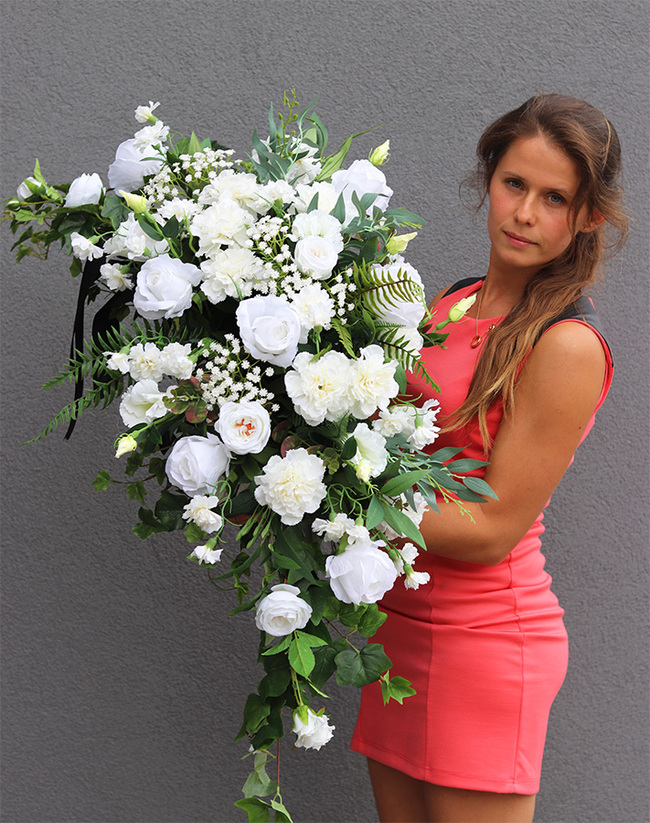 Białe Wspomnienia, dekoracja nagrobna w skrzynce, 