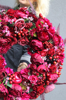 Brigita Neruta Dleicja, bogaty czerwony wianek z owocami