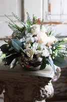 Gelia, kompozycja kwiatowa w stylowej lustrzanej donicy, wys.22cm 