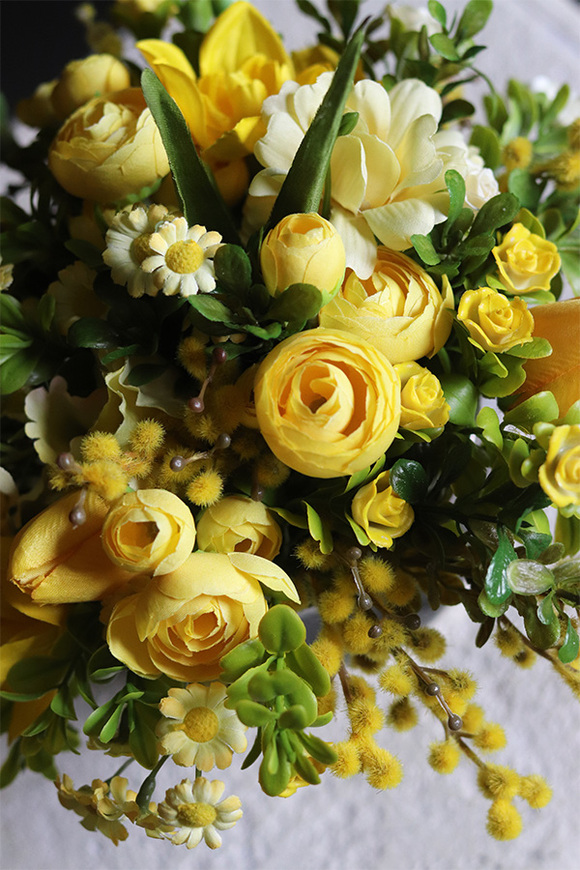 Amira Small Black, dekoracja kwiatowa na stół Wielkanocny