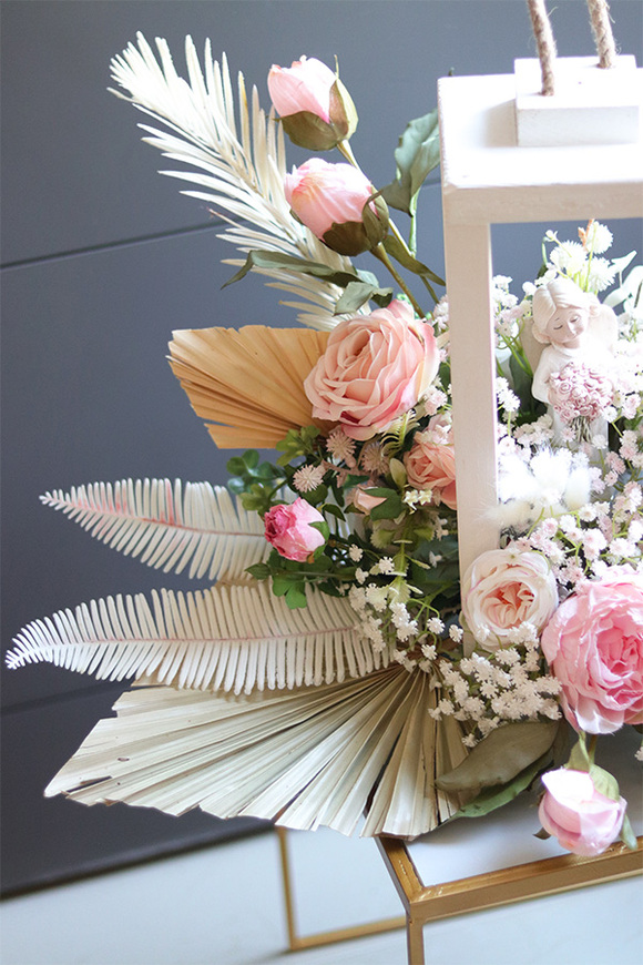 Angelo Garden Boho Wood, kompozycja nagrobna z aniołem i lampionem