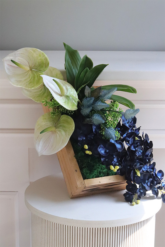 Dekoria Navy, granatowy storczyk w skrzynce