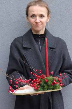 OD RĘKI Margaret Berry, stroik ze świecami na tacy, wym.25x35cm