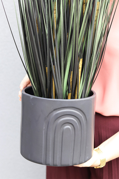 Black Moment, sztuczna czarna trawa w srebrnej donicy