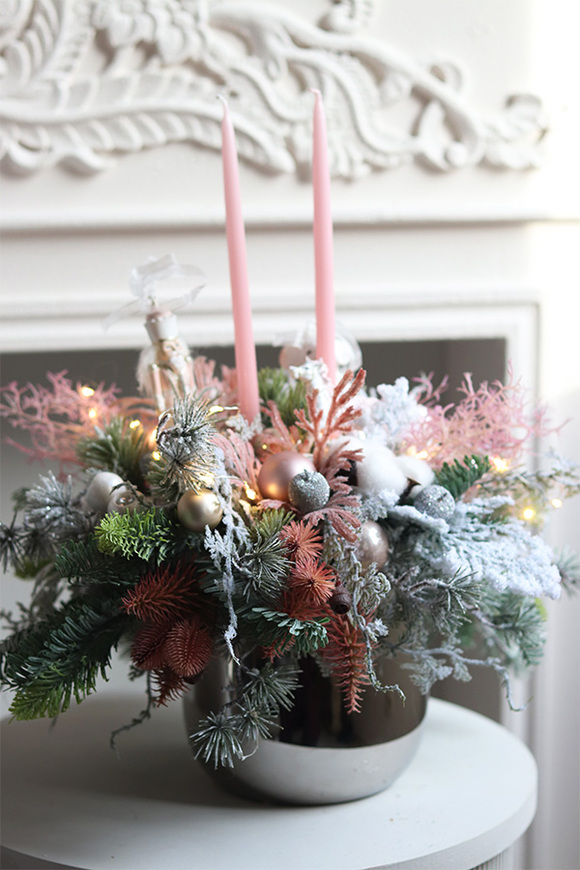 Baby Pink 2, świąteczny stroik LED ze świecami