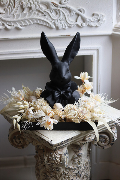 Black Easter Modern 2, stroik wielkanocny na tacy