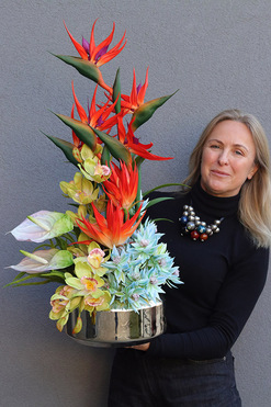 Strelicja Gaina Gold, egzotyczna kompozycja w misie, wys.84cm