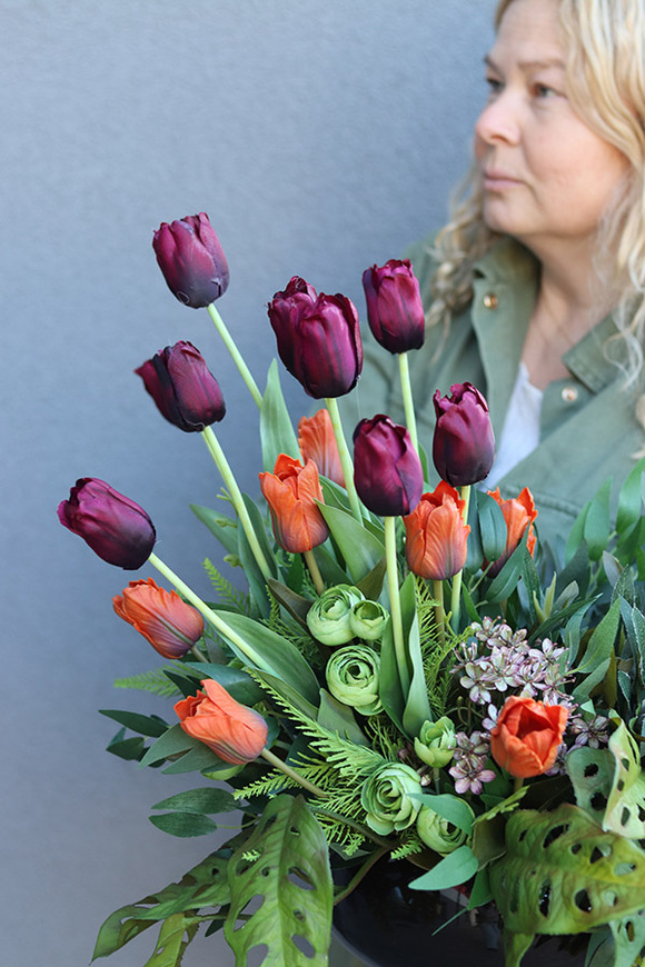 Spring Spice, dekoracja nagrobna w misie