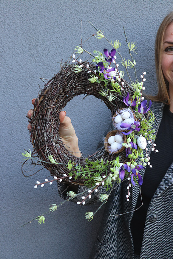 Jajo Wielkanocne Fiolet, wiosenny wianek z jajkami